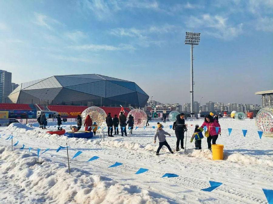 国信体育馆滑雪图片