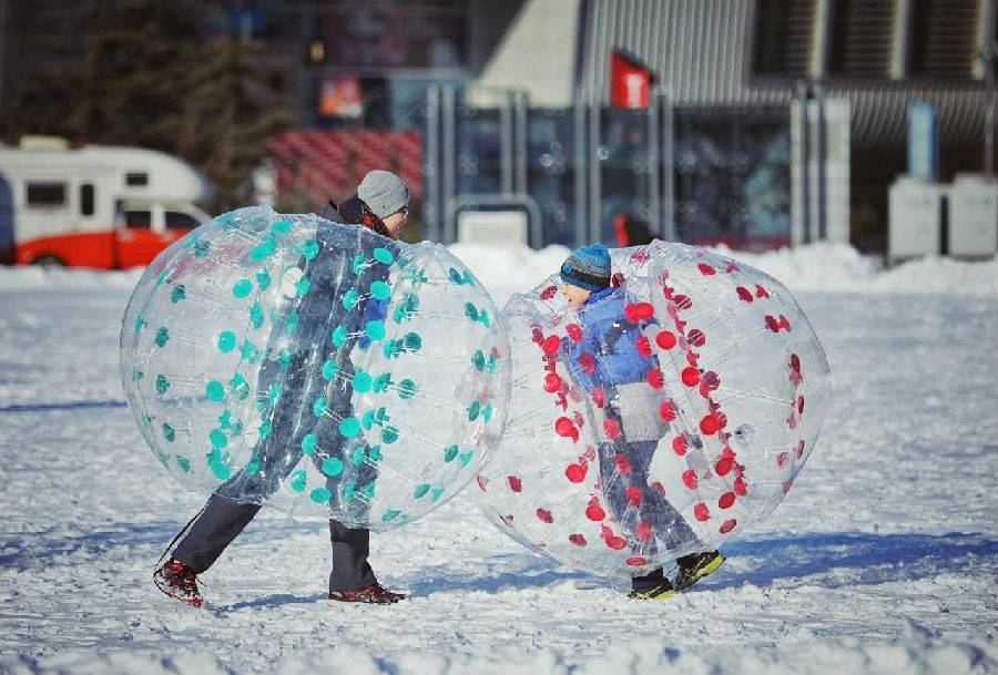 碰撞悠波球,欢乐戏雪,雪地小火车等等 是儿时最珍贵的快乐回忆 携家人