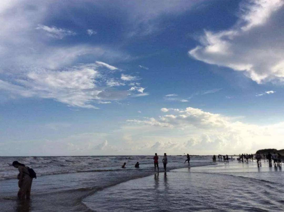 延绵曲折的海平线,沙质柔软细腻