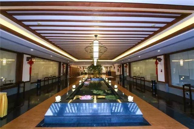 一抹朱砂红墙,别具一格的禅意