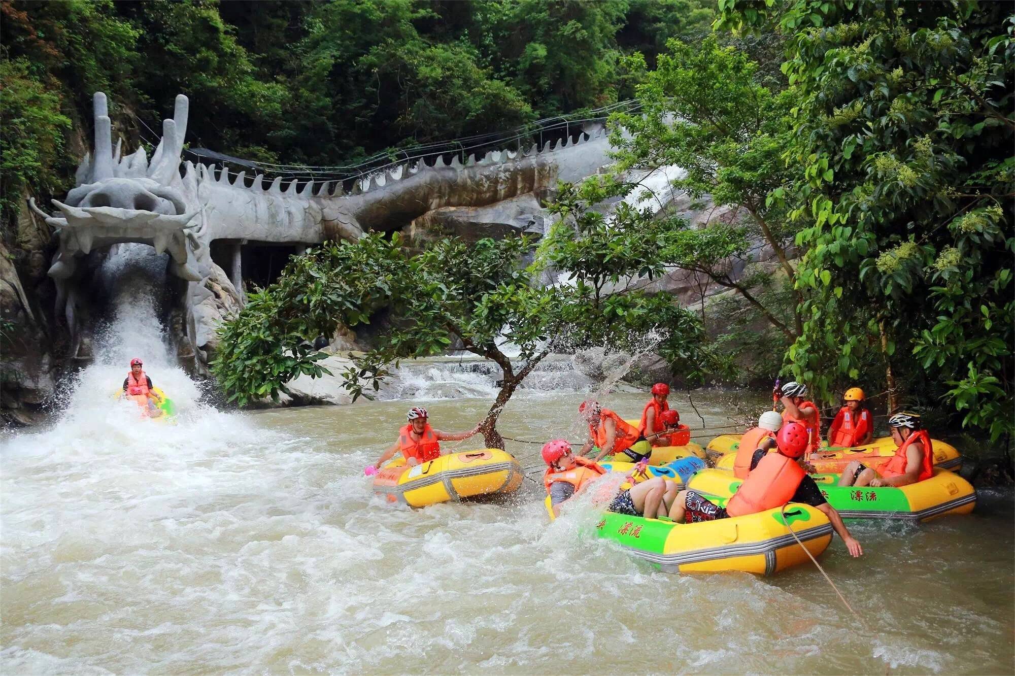 新兴天露山禅龙峡