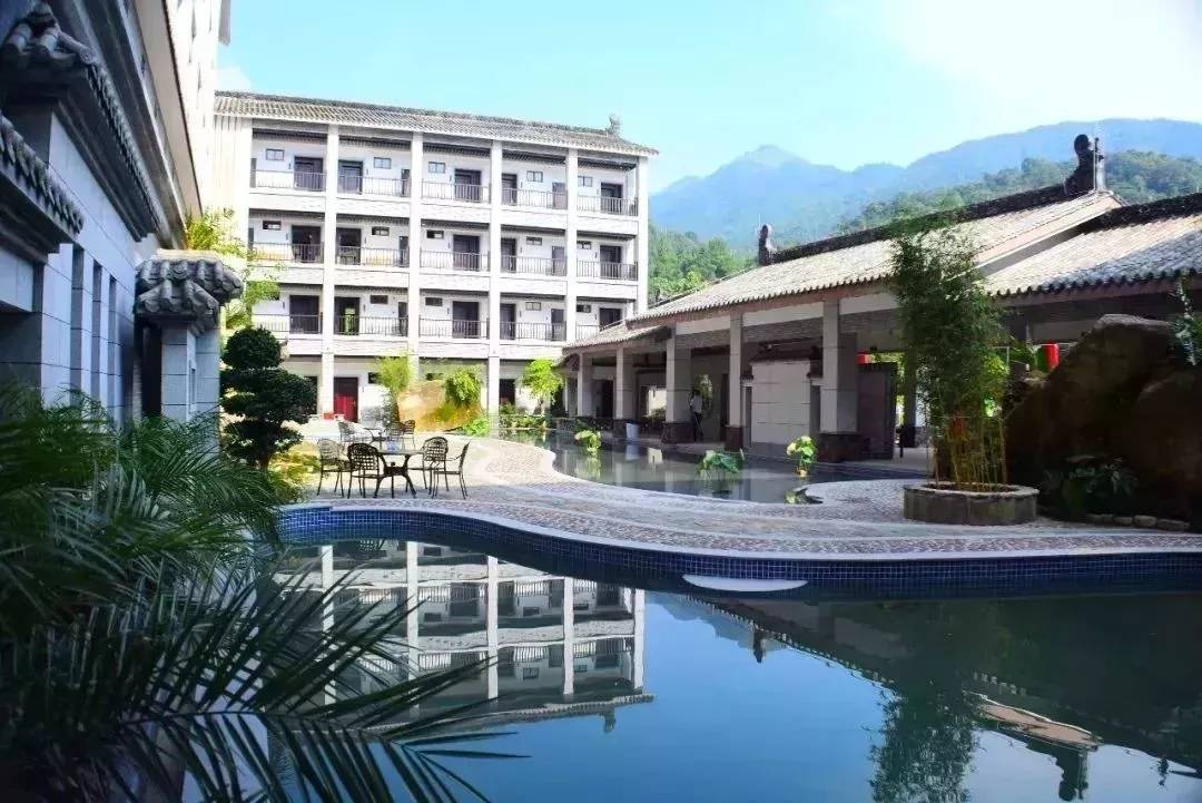 【云浮】798元尊享入住天露山无忧谷酒店,享双人自助早餐,畅玩玻璃