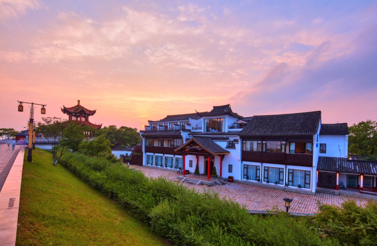 頤居觀潮閣2天1夜休閒遊套餐,享景觀大床/河景雙床房1間夜 自助早餐2