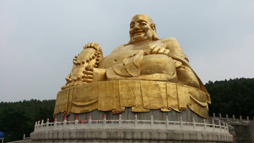 【景点简介】 千佛山是济南三大名胜之一,古称历山,因为古史称大舜在