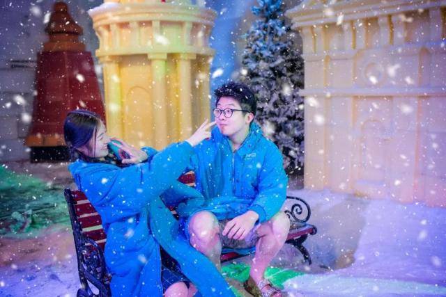 夏天玩雪不是梦~$99=佛山奇妙冰雪小镇2大2小套票!