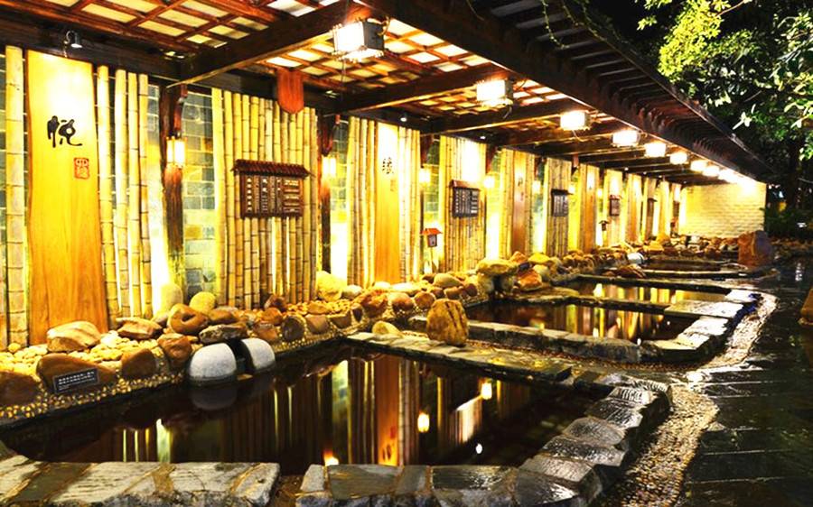 庄园设有厨房(需自费) 自驾35分钟 【酒店地址】 珠海市斗门区鹤洲北