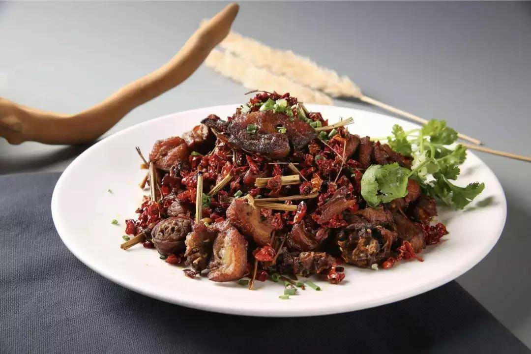 串烧虾 活蹦乱跳的新鲜虾兵 通通拜倒在"湘"辣的石榴裙下 香茅鸭 自带