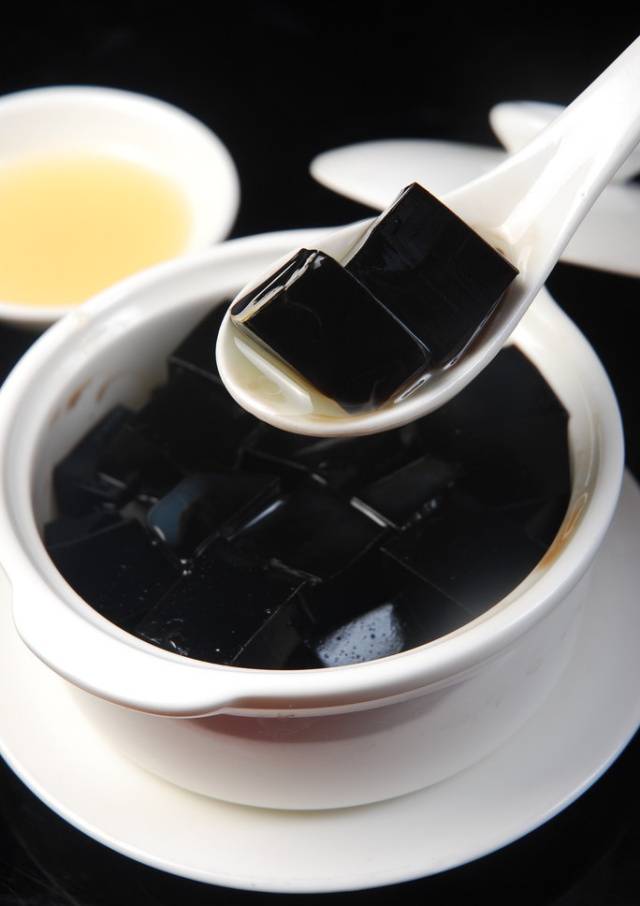 01 品牌 百宝源粤式凉粉(仙草冻)产自广州增城派潭镇,生产原料派潭