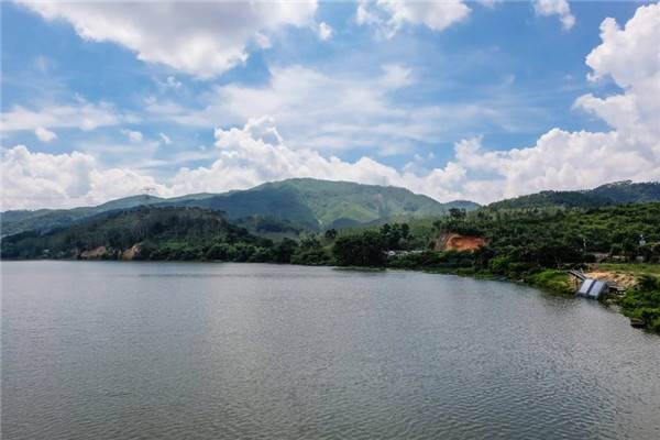 旅遊景區 蒙花布村坐落於廣東省廣州市增城區正果圩鎮北部的群山之中