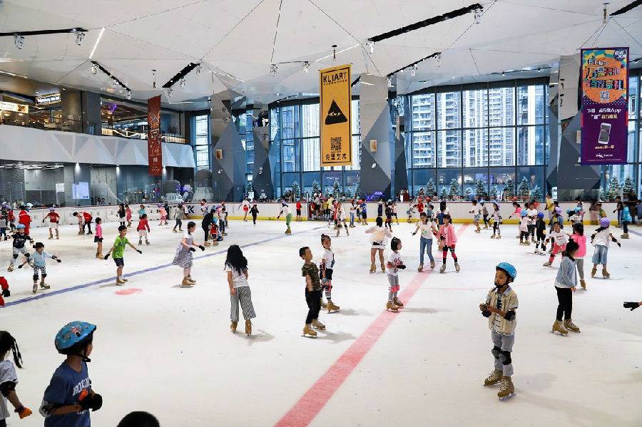 南山冰纷万象滑冰场是继万象城滑冰场后华润在深圳建设运营的第2家