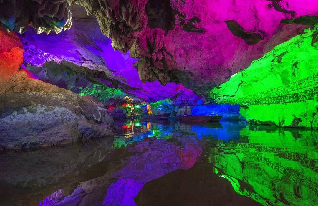 注意:金龙洞地下河双人票5月1日-5月5日使用需到景区现场加收10元/人