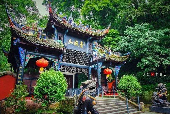 自助餐 不限次温泉 酒店餐  距离这里很近的美丽景点还有超多  青城山