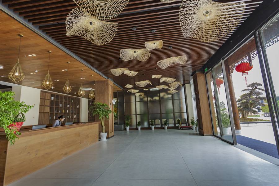 酒店介绍 湖州原乡小镇酒店 湖州原乡酒店位于4a级景区原乡小镇园区内