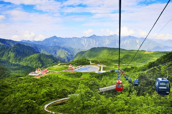 山门(游客中心)→鸳鸯池索道→景区免费摆渡车→映雪广场→滑雪(雪季)