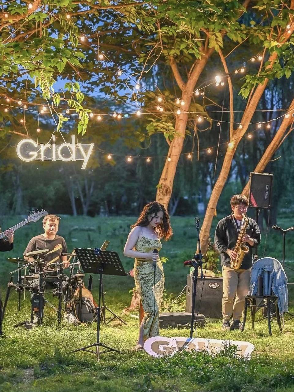 草坪露营音乐会五一"城市派对-露营轰趴"活动正式启动南国桃园·枫丹